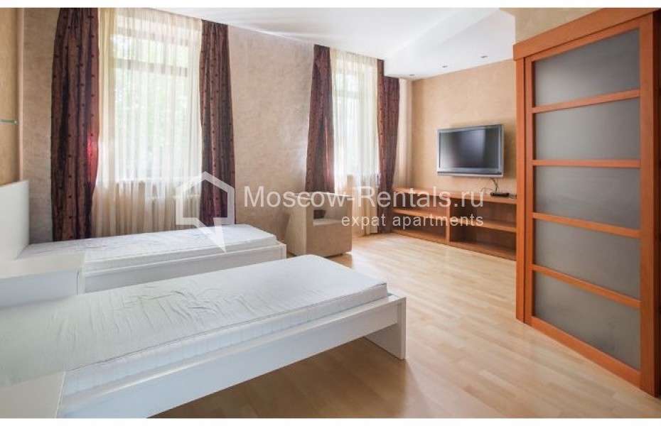 Photo #11 4-room (3 BR) apartment for <a href="http://moscow-rentals.ru/en/articles/long-term-rent" target="_blank">a long-term</a> rent
 in Russia, Moscow, B. Ordynka str, 16