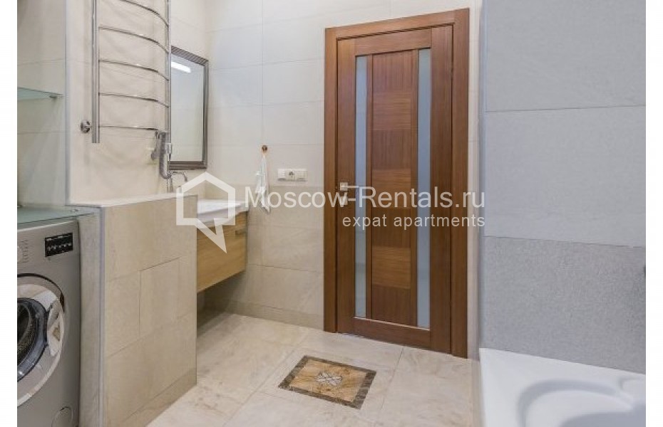 Photo #10 4-room (3 BR) apartment for <a href="http://moscow-rentals.ru/en/articles/long-term-rent" target="_blank">a long-term</a> rent
 in Russia, Moscow, Ovchinnkovskyi lane, 10