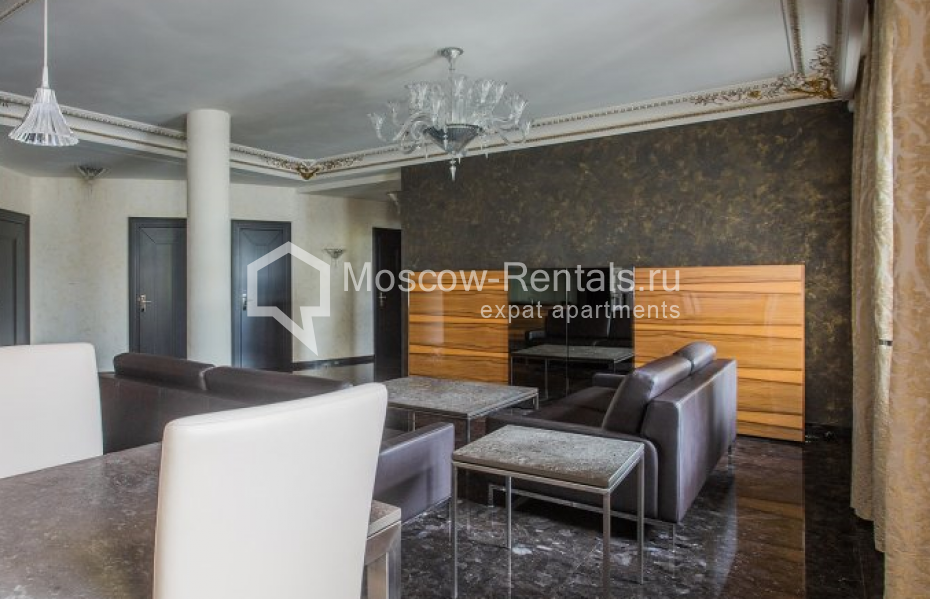 Photo #1 4-room (3 BR) apartment for <a href="http://moscow-rentals.ru/en/articles/long-term-rent" target="_blank">a long-term</a> rent
 in Russia, Moscow, Malaya Ordynka str, 13С1