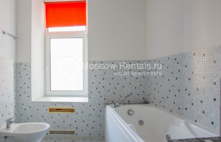 Photo #14 4-room (3 BR) apartment for <a href="http://moscow-rentals.ru/en/articles/long-term-rent" target="_blank">a long-term</a> rent
 in Russia, Moscow, Klimentovskyi lane, 6