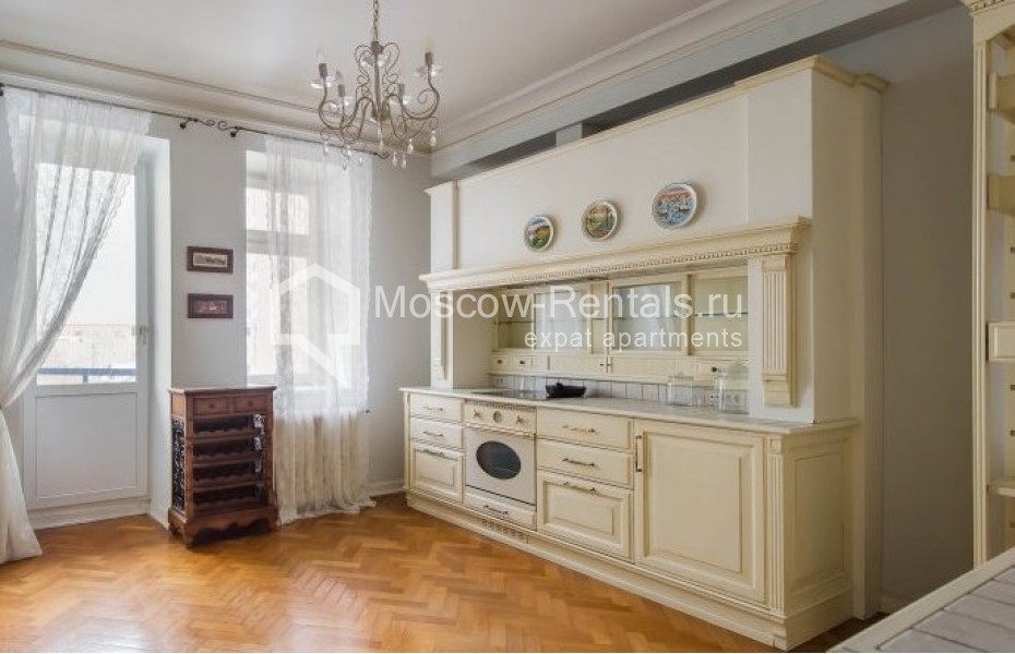 Photo #5 5-room (4 BR) apartment for <a href="http://moscow-rentals.ru/en/articles/long-term-rent" target="_blank">a long-term</a> rent
 in Russia, Moscow, M. Polyanka str, 5
