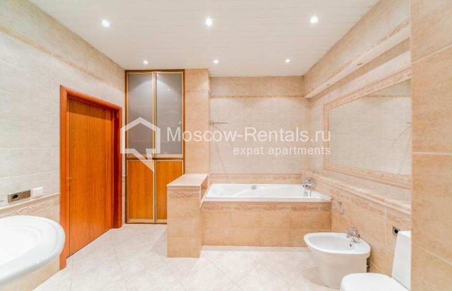 Photo #13 4-room (3 BR) apartment for <a href="http://moscow-rentals.ru/en/articles/long-term-rent" target="_blank">a long-term</a> rent
 in Russia, Moscow, M. Ordynka str, 3