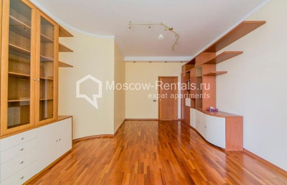 Photo #8 4-room (3 BR) apartment for <a href="http://moscow-rentals.ru/en/articles/long-term-rent" target="_blank">a long-term</a> rent
 in Russia, Moscow, M. Ordynka str, 3