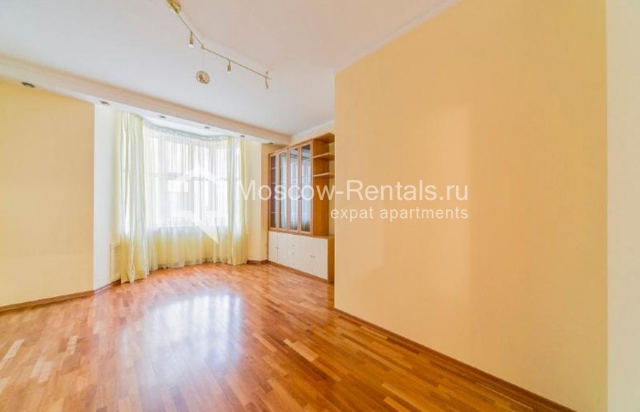 Photo #7 4-room (3 BR) apartment for <a href="http://moscow-rentals.ru/en/articles/long-term-rent" target="_blank">a long-term</a> rent
 in Russia, Moscow, M. Ordynka str, 3