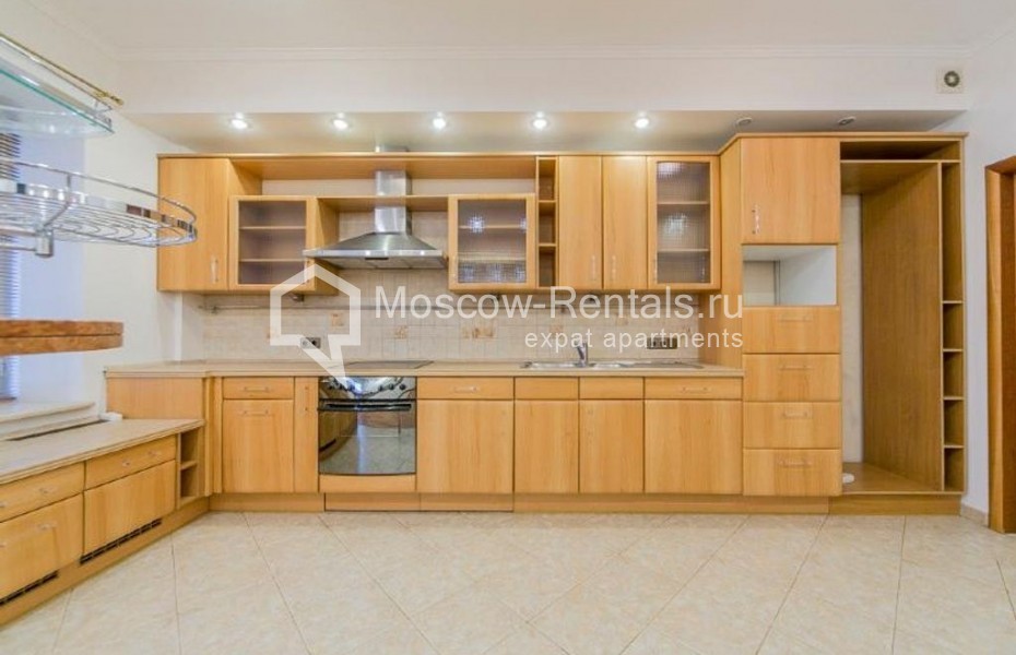Photo #5 4-room (3 BR) apartment for <a href="http://moscow-rentals.ru/en/articles/long-term-rent" target="_blank">a long-term</a> rent
 in Russia, Moscow, M. Ordynka str, 3