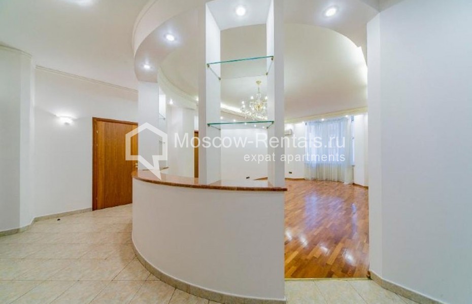 Photo #1 4-room (3 BR) apartment for <a href="http://moscow-rentals.ru/en/articles/long-term-rent" target="_blank">a long-term</a> rent
 in Russia, Moscow, M. Ordynka str, 3