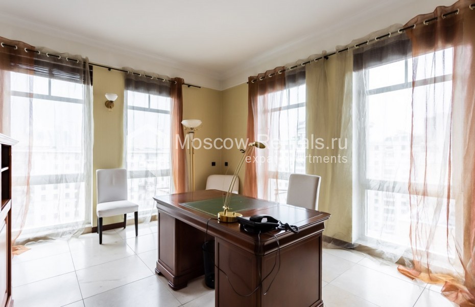Photo #4 4-room (3 BR) apartment for <a href="http://moscow-rentals.ru/en/articles/long-term-rent" target="_blank">a long-term</a> rent
 in Russia, Moscow, 1st Smolenskyi lane, 17