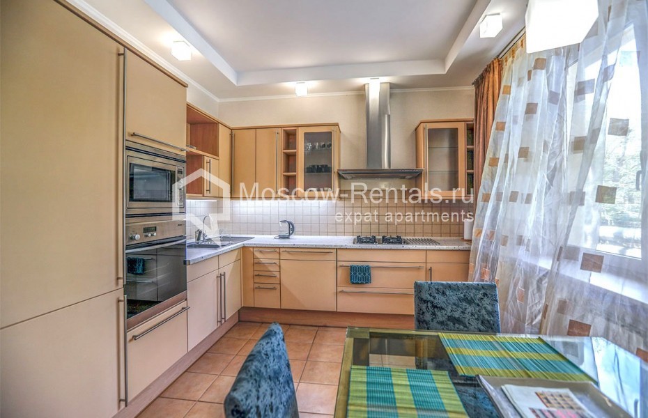 Photo #2 3-room (2 BR) apartment for <a href="http://moscow-rentals.ru/en/articles/long-term-rent" target="_blank">a long-term</a> rent
 in Russia, Moscow, Berezhkovskaya emb, 14