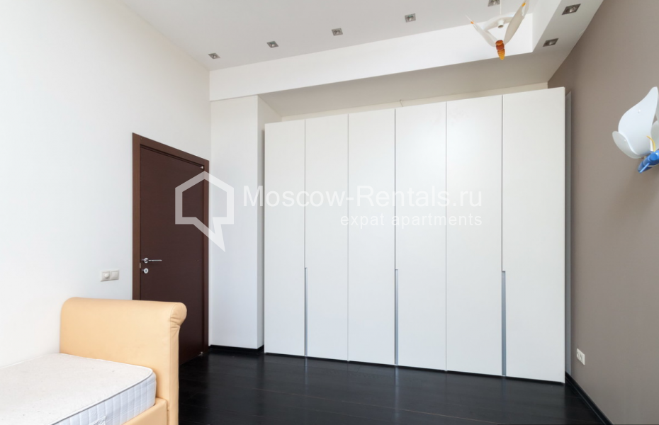 Photo #6 4-room (3 BR) apartment for <a href="http://moscow-rentals.ru/en/articles/long-term-rent" target="_blank">a long-term</a> rent
 in Russia, Moscow, Maly Kazennyi lane, 8