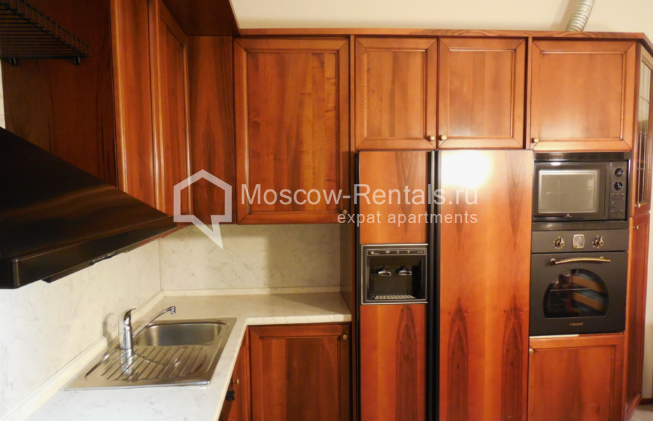 Photo #2 4-room (3 BR) apartment for <a href="http://moscow-rentals.ru/en/articles/long-term-rent" target="_blank">a long-term</a> rent
 in Russia, Moscow, Romanov lane, 3 С 7
