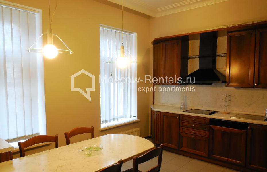 Photo #4 4-room (3 BR) apartment for <a href="http://moscow-rentals.ru/en/articles/long-term-rent" target="_blank">a long-term</a> rent
 in Russia, Moscow, Romanov lane, 3 С 7