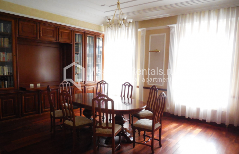 Photo #8 4-room (3 BR) apartment for <a href="http://moscow-rentals.ru/en/articles/long-term-rent" target="_blank">a long-term</a> rent
 in Russia, Moscow, Romanov lane, 3 С 7