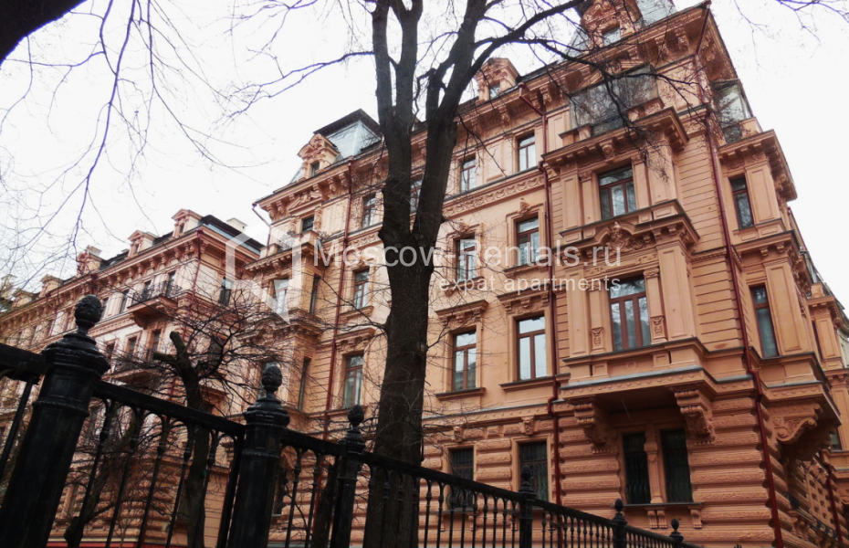 Photo #1 4-room (3 BR) apartment for <a href="http://moscow-rentals.ru/en/articles/long-term-rent" target="_blank">a long-term</a> rent
 in Russia, Moscow, Romanov lane, 3 С 7