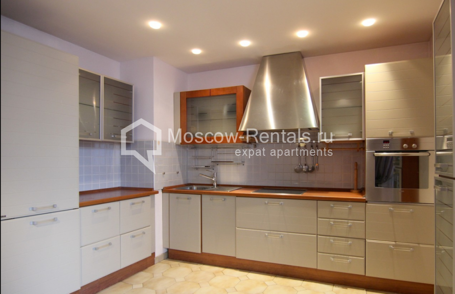 Photo #1 4-room (3 BR) apartment for <a href="http://moscow-rentals.ru/en/articles/long-term-rent" target="_blank">a long-term</a> rent
 in Russia, Moscow, Poslednyi lane, 13