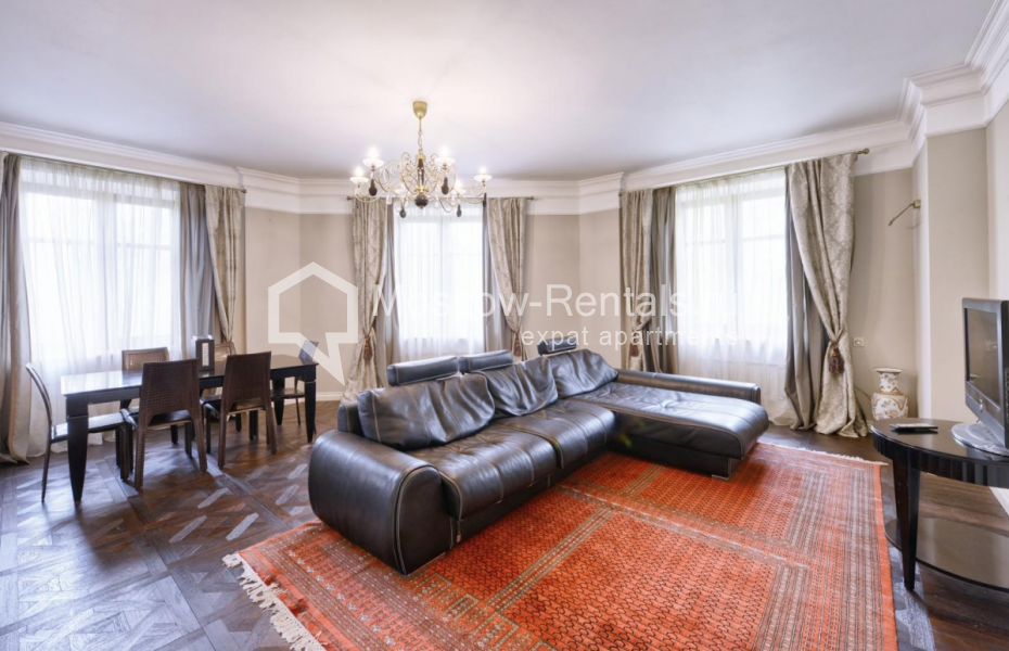 Photo #1 4-room (3 BR) apartment for <a href="http://moscow-rentals.ru/en/articles/long-term-rent" target="_blank">a long-term</a> rent
 in Russia, Moscow, Frunzenskaya emb., 24