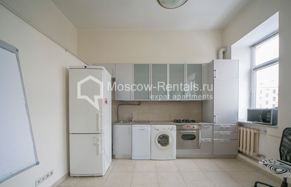 Photo #4 5-room (4 BR) apartment for <a href="http://moscow-rentals.ru/en/articles/long-term-rent" target="_blank">a long-term</a> rent
 in Russia, Moscow, Komslomolsky prospect, 3