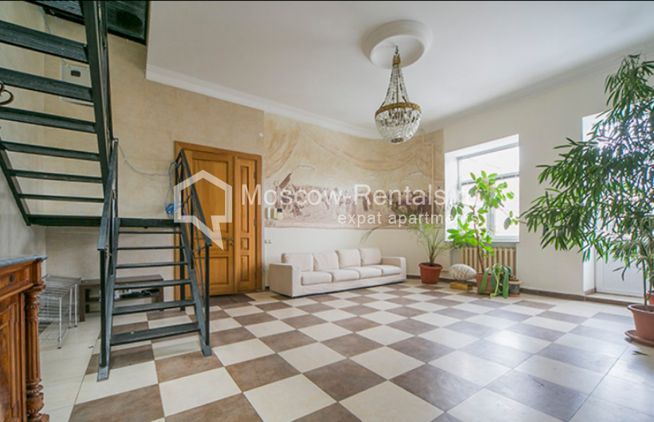 Photo #1 5-room (4 BR) apartment for <a href="http://moscow-rentals.ru/en/articles/long-term-rent" target="_blank">a long-term</a> rent
 in Russia, Moscow, Komslomolsky prospect, 3