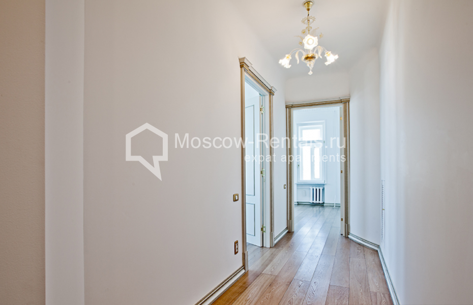 Photo #4 4-room (3 BR) apartment for <a href="http://moscow-rentals.ru/en/articles/long-term-rent" target="_blank">a long-term</a> rent
 in Russia, Moscow, Klimentovsky lane, 9/1