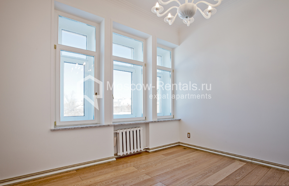 Photo #6 4-room (3 BR) apartment for <a href="http://moscow-rentals.ru/en/articles/long-term-rent" target="_blank">a long-term</a> rent
 in Russia, Moscow, Klimentovsky lane, 9/1