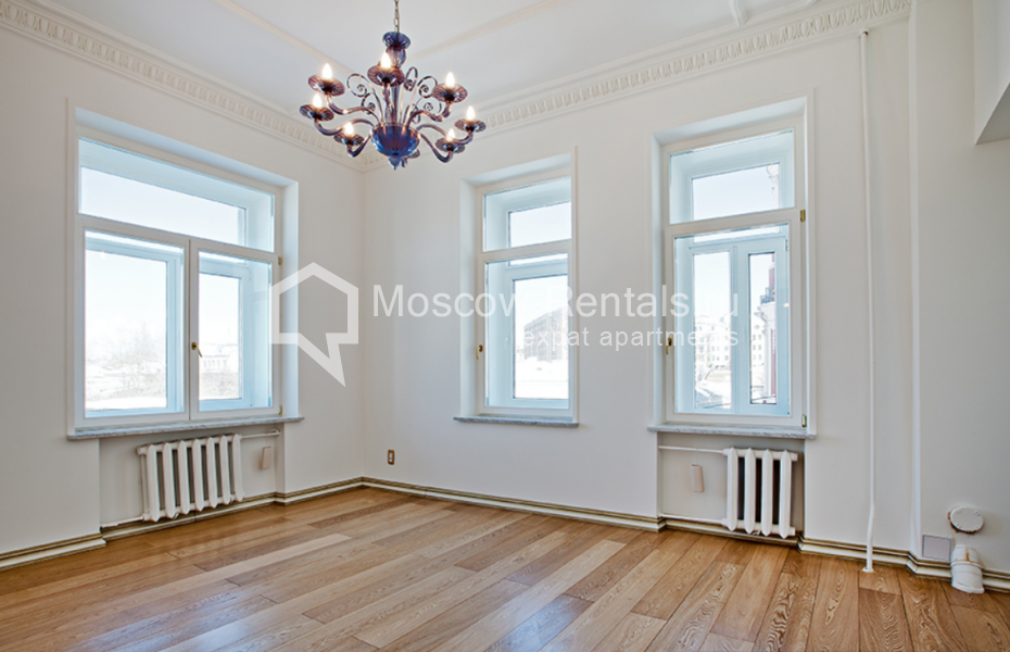 Photo #7 4-room (3 BR) apartment for <a href="http://moscow-rentals.ru/en/articles/long-term-rent" target="_blank">a long-term</a> rent
 in Russia, Moscow, Klimentovsky lane, 9/1