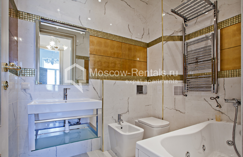 Photo #14 4-room (3 BR) apartment for <a href="http://moscow-rentals.ru/en/articles/long-term-rent" target="_blank">a long-term</a> rent
 in Russia, Moscow, Klimentovsky lane, 9/1