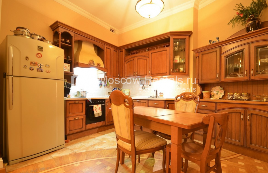 Photo #1 4-room (3 BR) apartment for <a href="http://moscow-rentals.ru/en/articles/long-term-rent" target="_blank">a long-term</a> rent
 in Russia, Moscow, Prechistenka str, 40/2 С 1