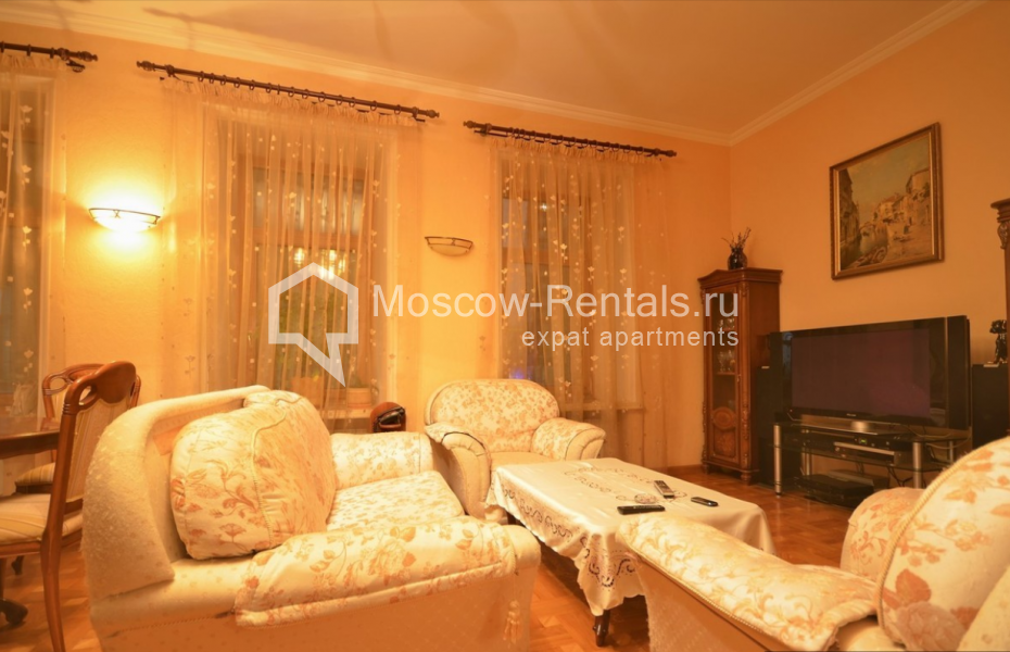 Photo #2 4-room (3 BR) apartment for <a href="http://moscow-rentals.ru/en/articles/long-term-rent" target="_blank">a long-term</a> rent
 in Russia, Moscow, Prechistenka str, 40/2 С 1