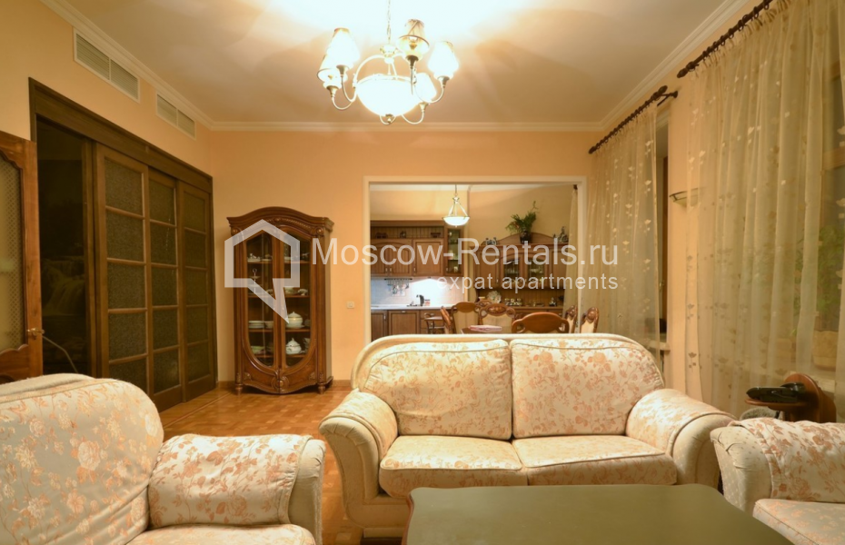 Photo #5 4-room (3 BR) apartment for <a href="http://moscow-rentals.ru/en/articles/long-term-rent" target="_blank">a long-term</a> rent
 in Russia, Moscow, Prechistenka str, 40/2 С 1