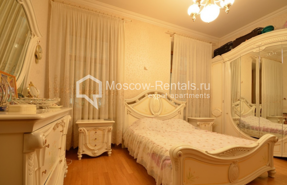 Photo #7 4-room (3 BR) apartment for <a href="http://moscow-rentals.ru/en/articles/long-term-rent" target="_blank">a long-term</a> rent
 in Russia, Moscow, Prechistenka str, 40/2 С 1