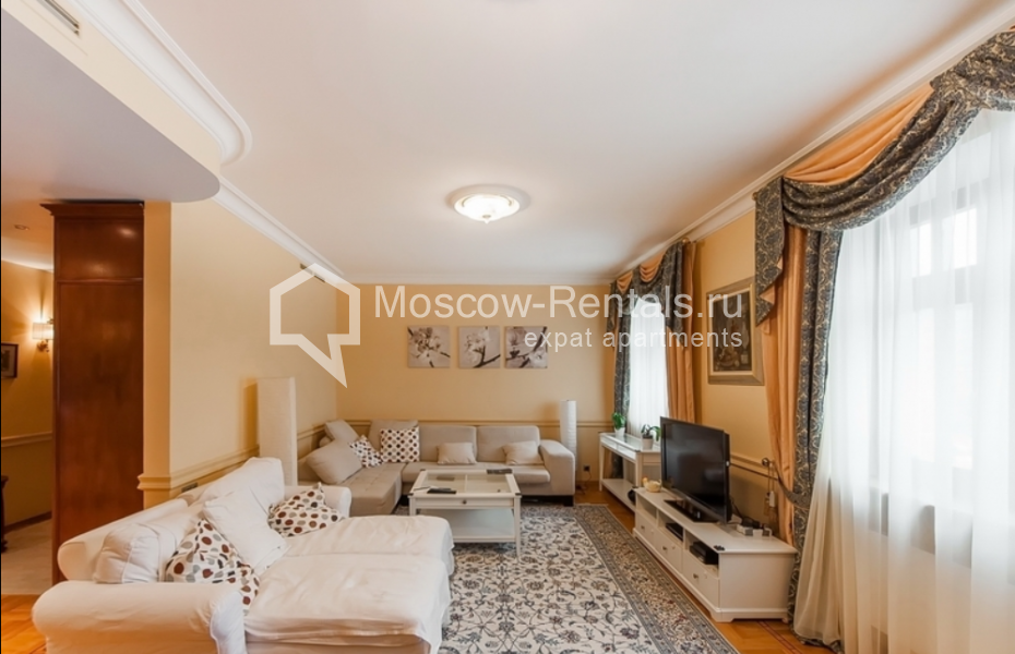 Photo #1 5-room (4 BR) apartment for <a href="http://moscow-rentals.ru/en/articles/long-term-rent" target="_blank">a long-term</a> rent
 in Russia, Moscow, Efremova str., 14