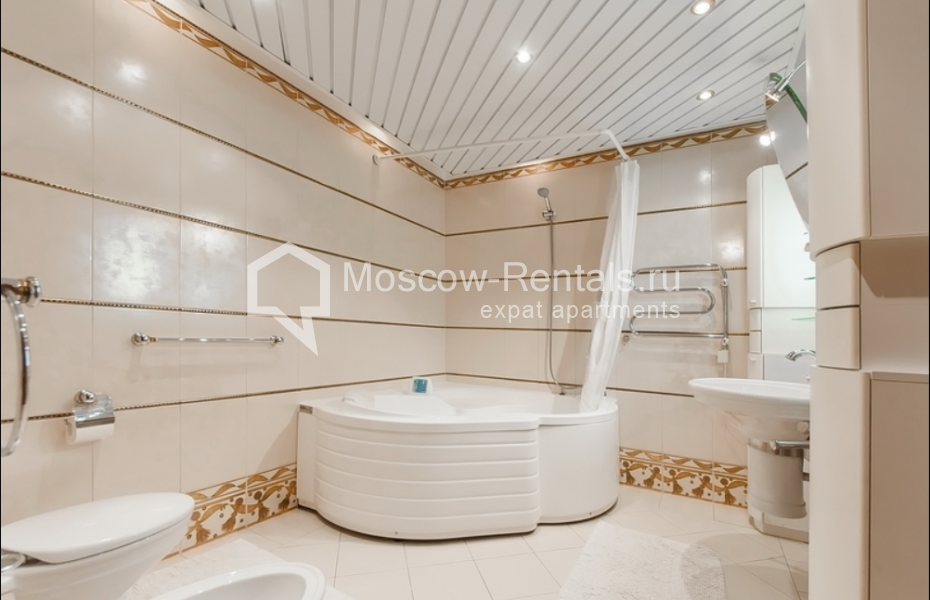Photo #15 5-room (4 BR) apartment for <a href="http://moscow-rentals.ru/en/articles/long-term-rent" target="_blank">a long-term</a> rent
 in Russia, Moscow, Efremova str., 14