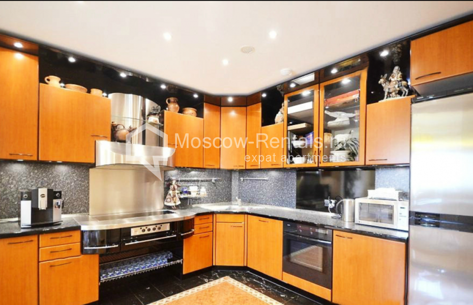 Photo #2 4-room (3 BR) apartment for <a href="http://moscow-rentals.ru/en/articles/long-term-rent" target="_blank">a long-term</a> rent
 in Russia, Moscow, 1st Neopolimovsky lane, 15/7