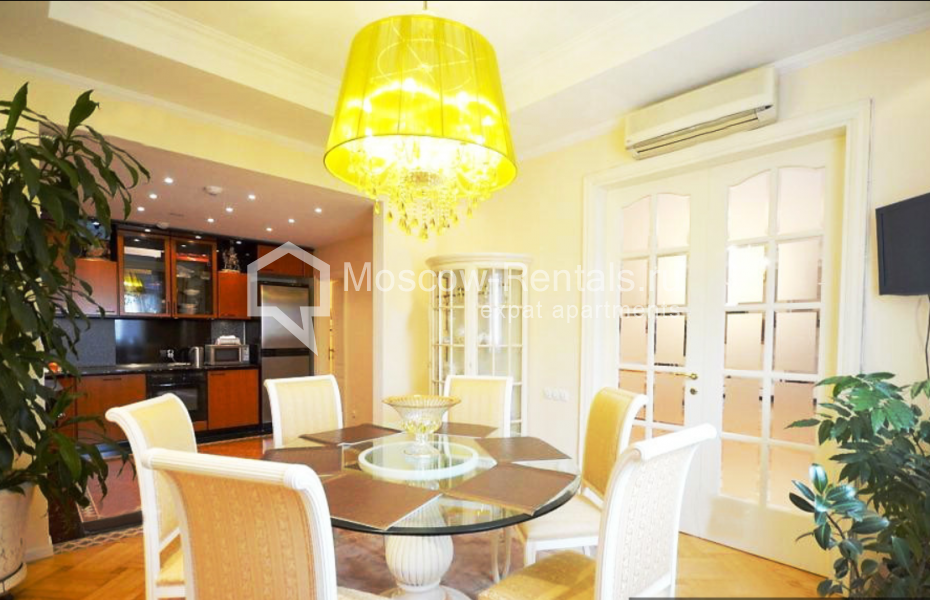 Photo #3 4-room (3 BR) apartment for <a href="http://moscow-rentals.ru/en/articles/long-term-rent" target="_blank">a long-term</a> rent
 in Russia, Moscow, 1st Neopolimovsky lane, 15/7