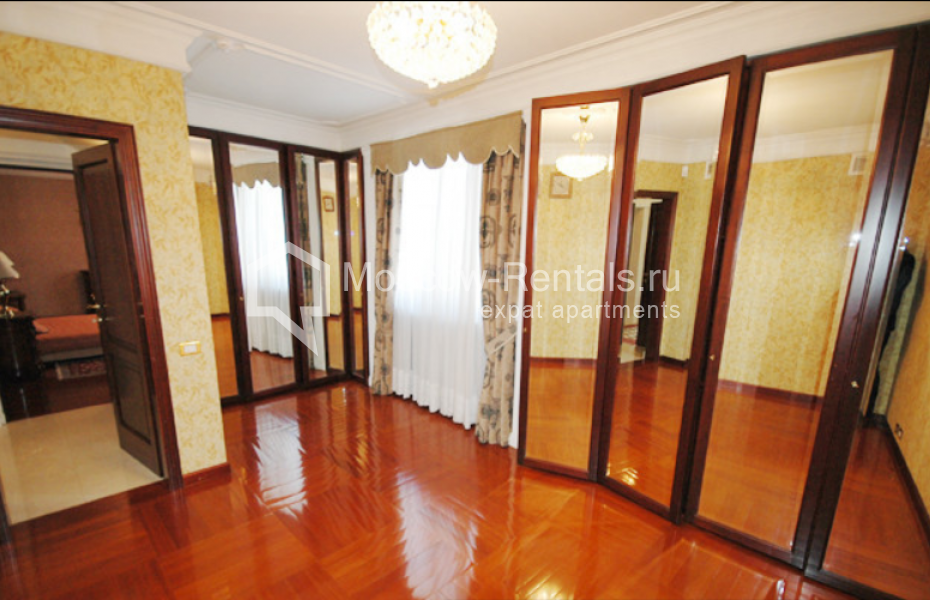 Photo #6 5-room (4 BR) apartment for <a href="http://moscow-rentals.ru/en/articles/long-term-rent" target="_blank">a long-term</a> rent
 in Russia, Moscow, Kursovoi lane, 8/2