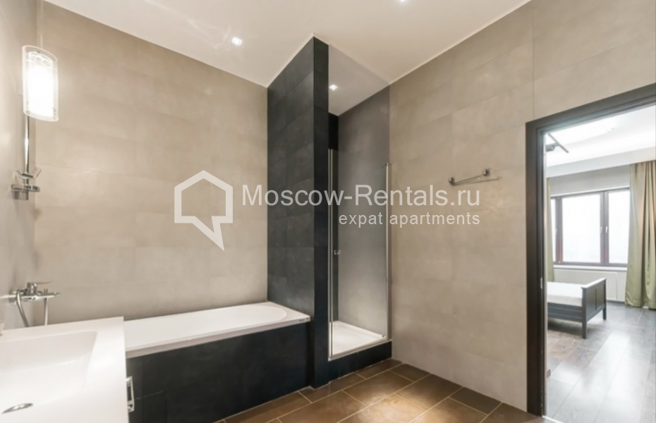 Photo #20 4-room (3 BR) apartment for <a href="http://moscow-rentals.ru/en/articles/long-term-rent" target="_blank">a long-term</a> rent
 in Russia, Moscow, New Arbat street, 27