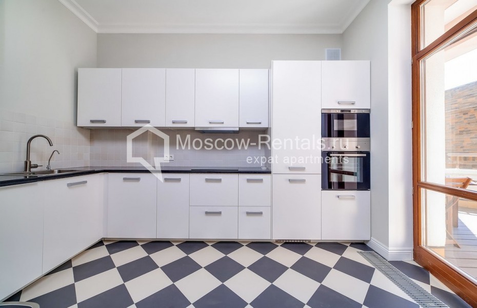 Photo #3 4-room (3 BR) apartment for <a href="http://moscow-rentals.ru/en/articles/long-term-rent" target="_blank">a long-term</a> rent
 in Russia, Moscow, Bolshoi Gnezdnikovsky lane, 3