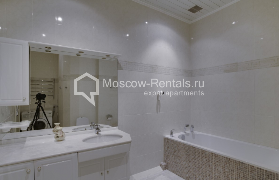 Photo #10 4-room (3 BR) apartment for <a href="http://moscow-rentals.ru/en/articles/long-term-rent" target="_blank">a long-term</a> rent
 in Russia, Moscow, Bolshaya Ordynka str, 67