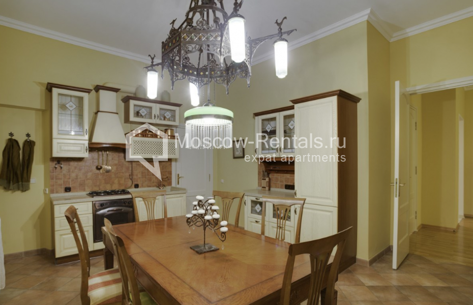 Photo #5 4-room (3 BR) apartment for <a href="http://moscow-rentals.ru/en/articles/long-term-rent" target="_blank">a long-term</a> rent
 in Russia, Moscow, Bolshaya Ordynka str, 67