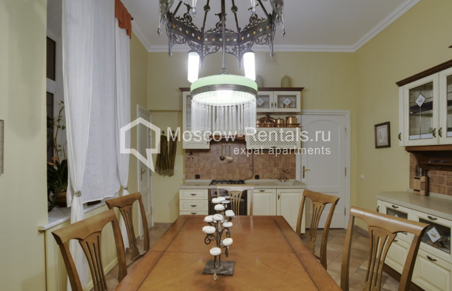 Photo #6 4-room (3 BR) apartment for <a href="http://moscow-rentals.ru/en/articles/long-term-rent" target="_blank">a long-term</a> rent
 in Russia, Moscow, Bolshaya Ordynka str, 67