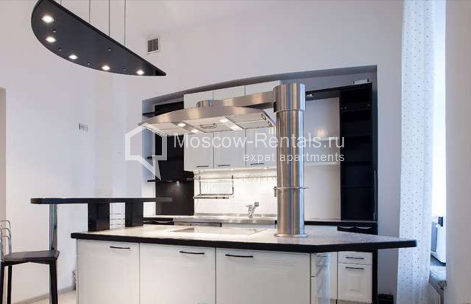 Photo #1 4-room (3 BR) apartment for <a href="http://moscow-rentals.ru/en/articles/long-term-rent" target="_blank">a long-term</a> rent
 in Russia, Moscow, Klimentovsky lane, 9/1