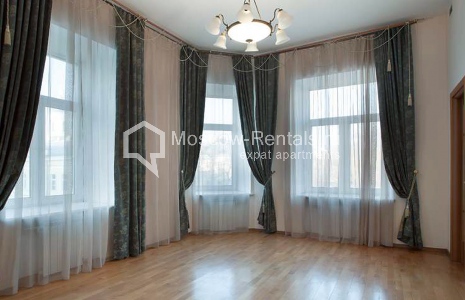 Photo #11 4-room (3 BR) apartment for <a href="http://moscow-rentals.ru/en/articles/long-term-rent" target="_blank">a long-term</a> rent
 in Russia, Moscow, Klimentovsky lane, 9/1