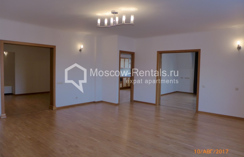 Photo #13 4-room (3 BR) apartment for <a href="http://moscow-rentals.ru/en/articles/long-term-rent" target="_blank">a long-term</a> rent
 in Russia, Moscow, Golikovsky lane, 15
