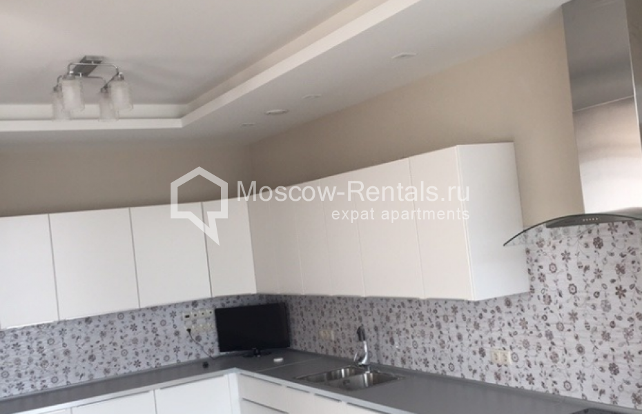 Photo #7 4-room (3 BR) apartment for <a href="http://moscow-rentals.ru/en/articles/long-term-rent" target="_blank">a long-term</a> rent
 in Russia, Moscow, Leninsky prosp,  92к1