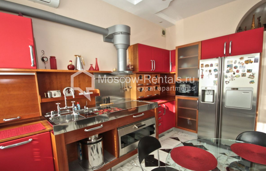 Photo #2 4-room (3 BR) apartment for <a href="http://moscow-rentals.ru/en/articles/long-term-rent" target="_blank">a long-term</a> rent
 in Russia, Moscow, Kazarmennyi lane, 8 С 2