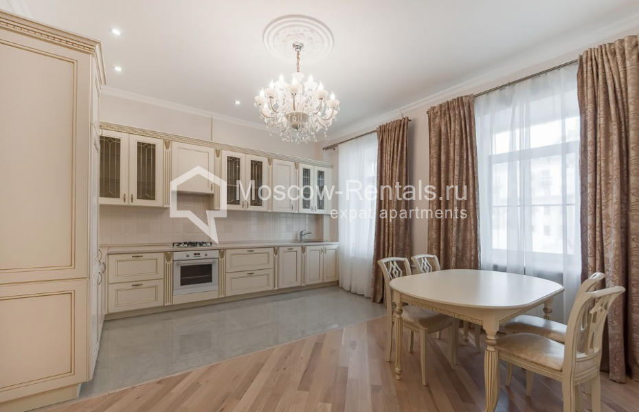 Photo #1 4-room (3 BR) apartment for <a href="http://moscow-rentals.ru/en/articles/long-term-rent" target="_blank">a long-term</a> rent
 in Russia, Moscow, Podsosensky lane, 9