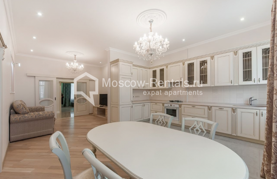Photo #2 4-room (3 BR) apartment for <a href="http://moscow-rentals.ru/en/articles/long-term-rent" target="_blank">a long-term</a> rent
 in Russia, Moscow, Podsosensky lane, 9