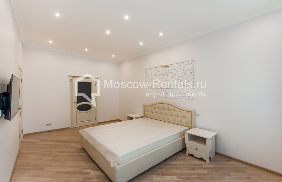 Photo #6 4-room (3 BR) apartment for <a href="http://moscow-rentals.ru/en/articles/long-term-rent" target="_blank">a long-term</a> rent
 in Russia, Moscow, Podsosensky lane, 9