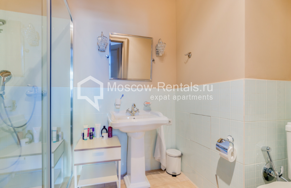 Photo #8 4-room (3 BR) apartment for <a href="http://moscow-rentals.ru/en/articles/long-term-rent" target="_blank">a long-term</a> rent
 in Russia, Moscow, Maly Kozlovsky lane, 8