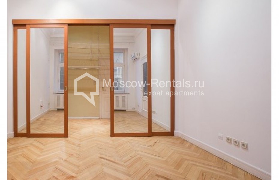 Photo #10 4-room (3 BR) apartment for <a href="http://moscow-rentals.ru/en/articles/long-term-rent" target="_blank">a long-term</a> rent
 in Russia, Moscow, Pokrovsky blv, 14/6