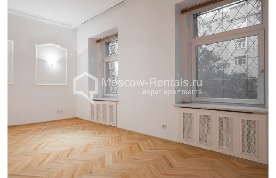 Photo #13 4-room (3 BR) apartment for <a href="http://moscow-rentals.ru/en/articles/long-term-rent" target="_blank">a long-term</a> rent
 in Russia, Moscow, Pokrovsky blv, 14/6